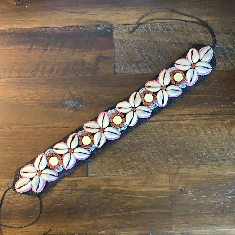 SHELL NECKLACE